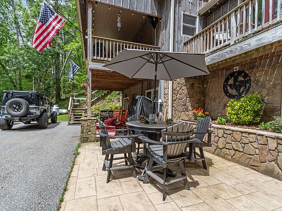 3rd image of 80 Ferguson Ln