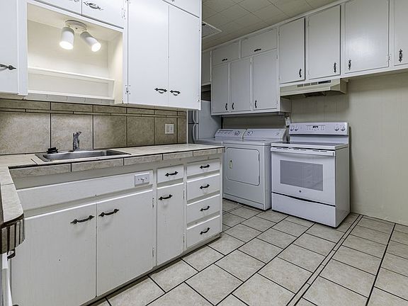 4th image of 2821 W Cantey St #2