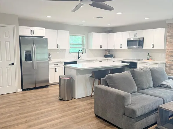 508 Hickory Creek Rd, Bellville, TX 77418