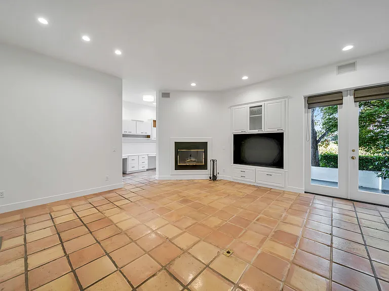 1041 Las Amigas Rd — Photo 14
