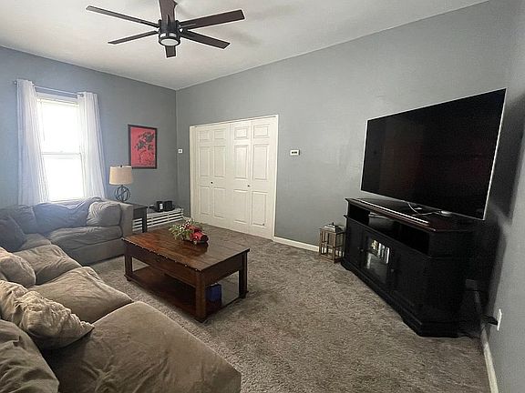 5th image of 208 W Jacker Ave