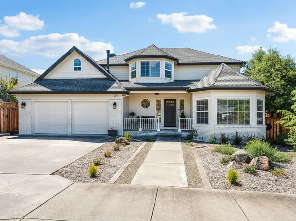 210 Lorraine Court, Healdsburg, CA 95448