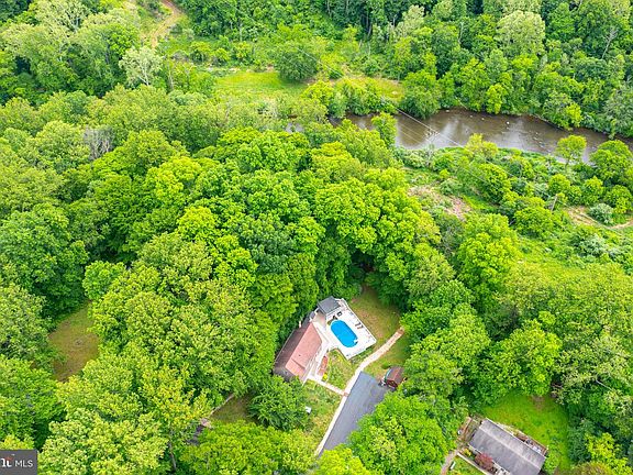 5th image of 44 Algonquin Dr