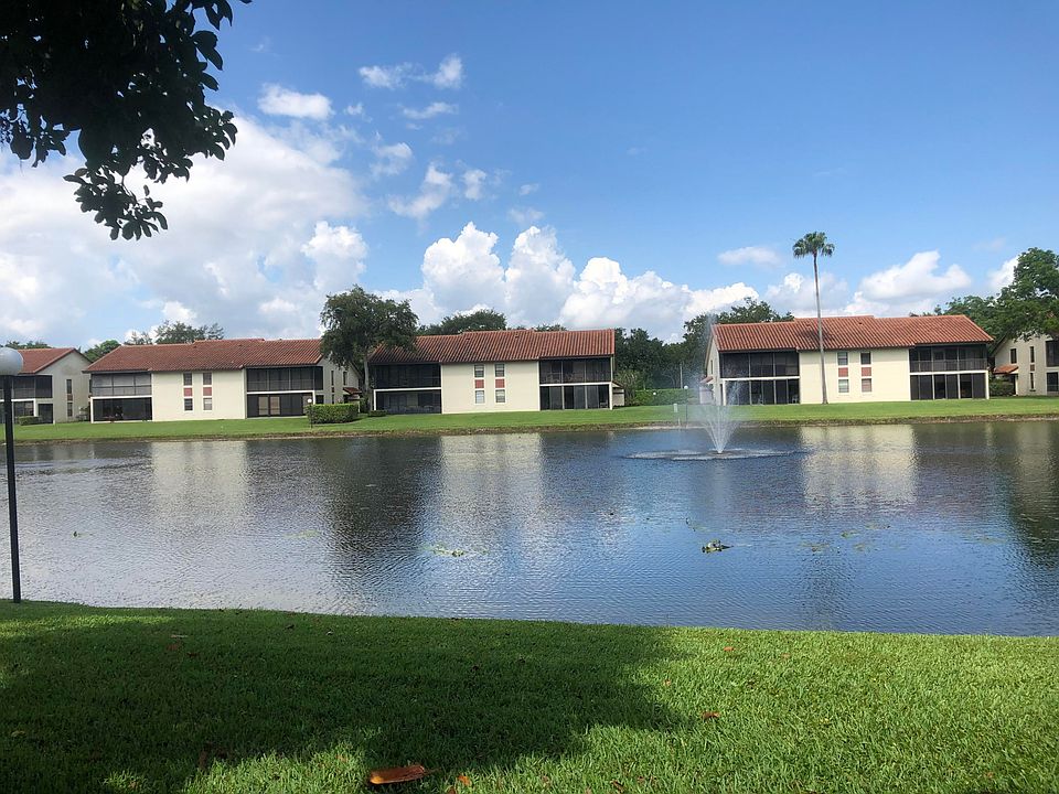 Home For Sale In Palm Chase Lakes
