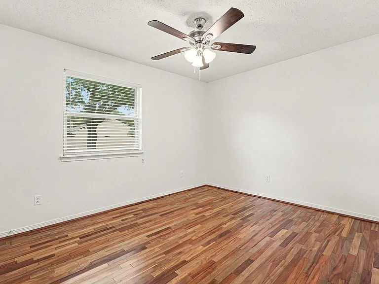 2909 Forest Hills Dr — Photo 17
