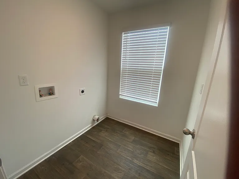 4270 Quaking St — Photo 10