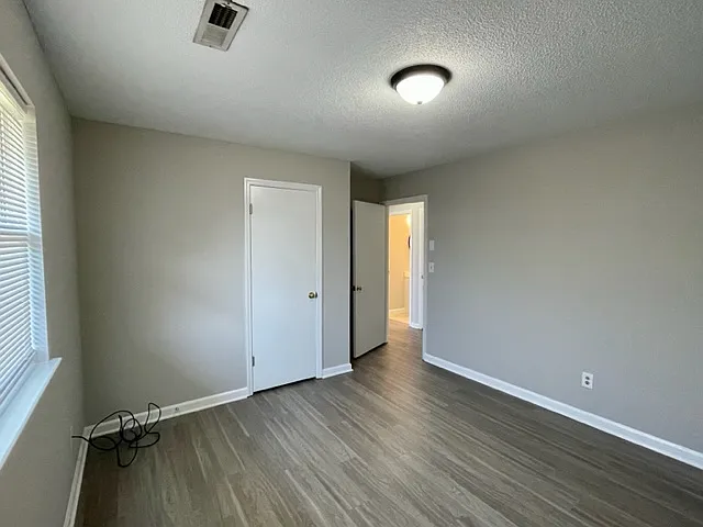 5790 Louise Ln — Photo 5