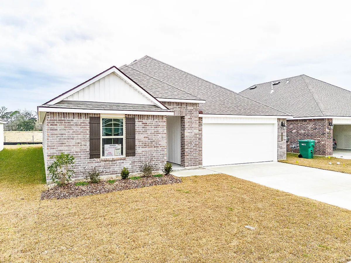Photo 2 of 34 - 125 Lake Ridge Dr - Broussard, LA Building Photo - 125 Lake Ridge Dr