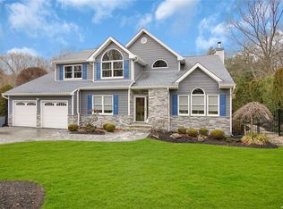 132 Grassy Pond Dr, Smithtown, NY 11787