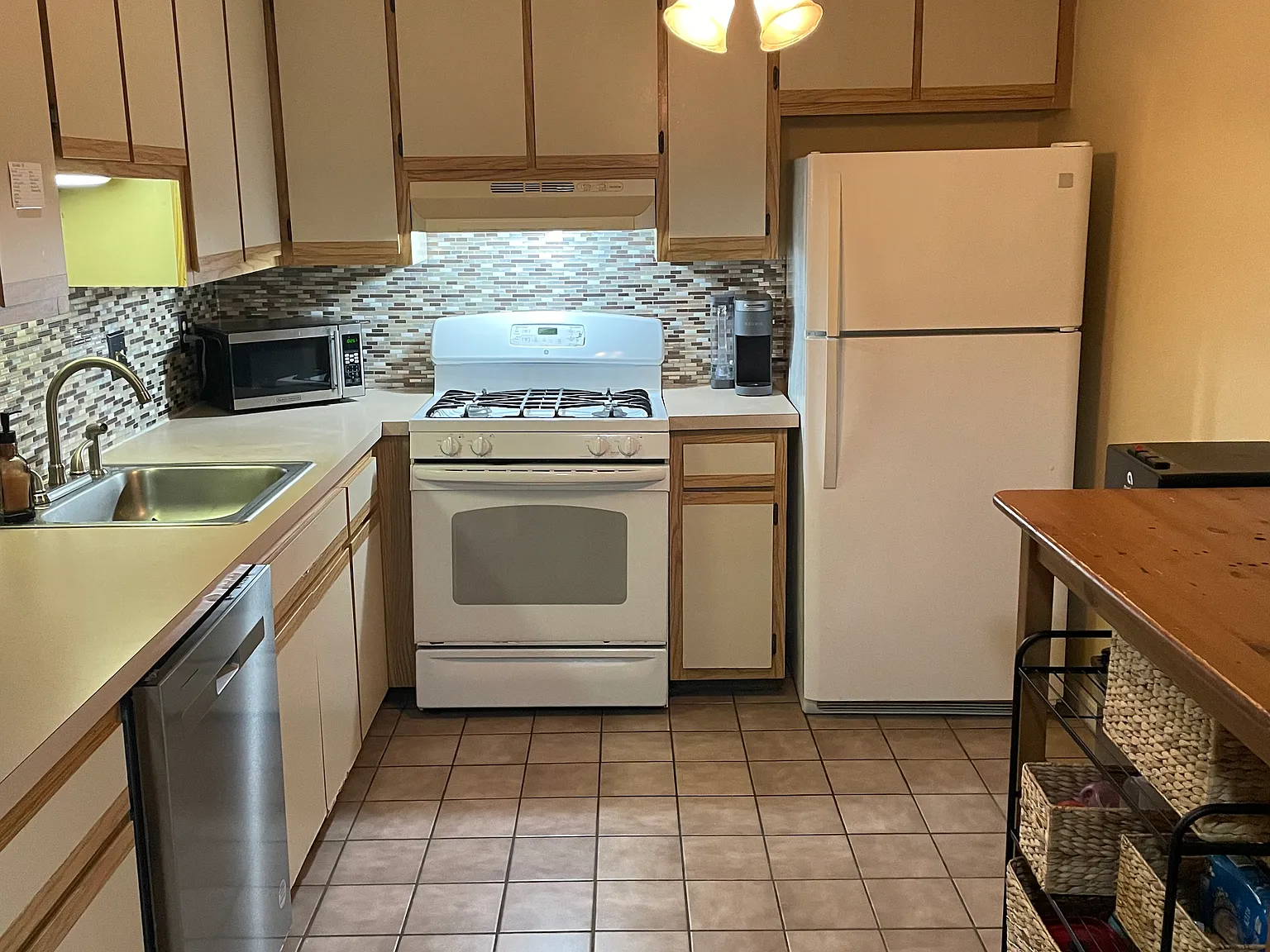 2 bed, 970 sqft, $2,400 — Photo 4