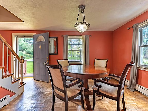 5th image of 34 Oakhill Avenue