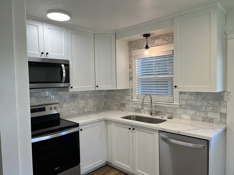 480 N 700 W — Photo 2