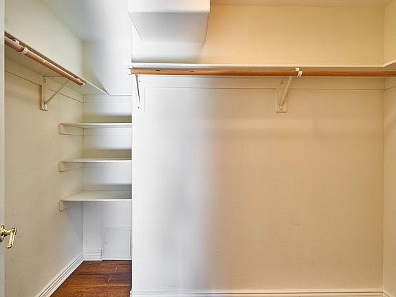 2nd image of 104-2716 Honolulu Ave #104