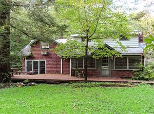 12 Hemlock Rd, Laughlintown, PA 15655