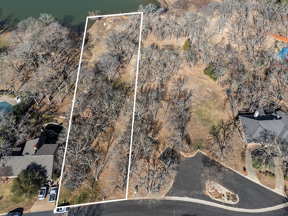 1st image of 18 Royal Oaks Blvd