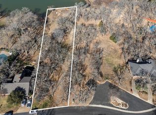 18 Royal Oaks Blvd, Lake Dallas, TX 75065