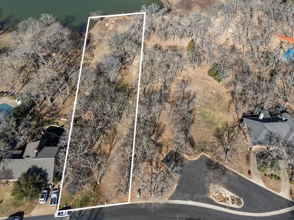 18 Royal Oaks Blvd, Lake Dallas, TX 75065