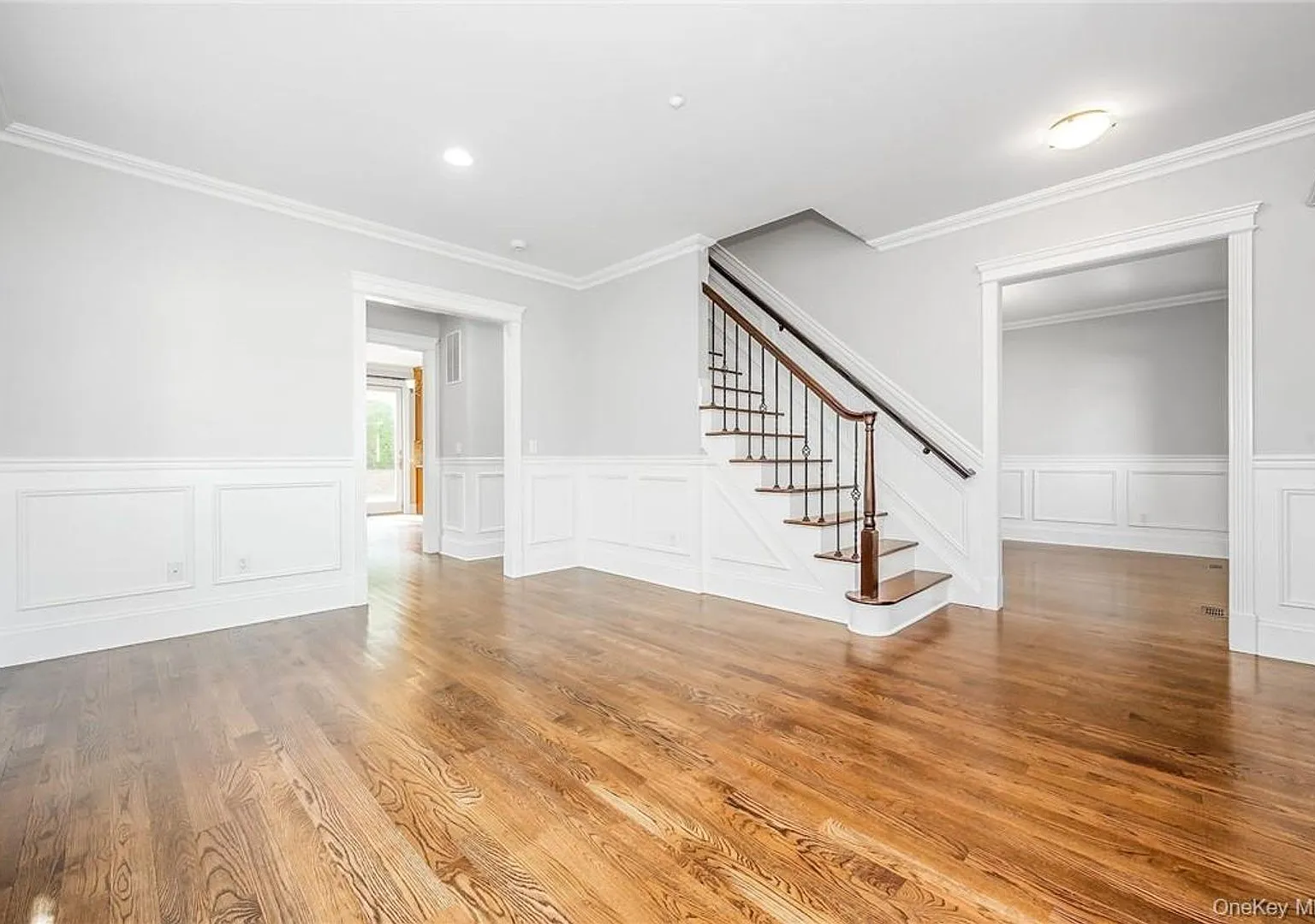 4 bed, 3.5 bath, 3000 sqft, $6,995 — Photo 3