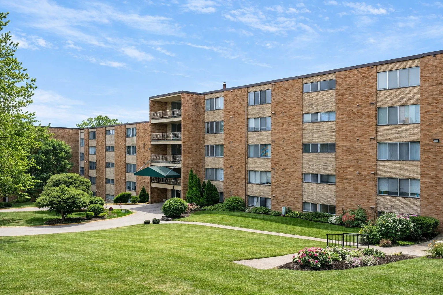 Cedar Tower Apartments — Photo 3