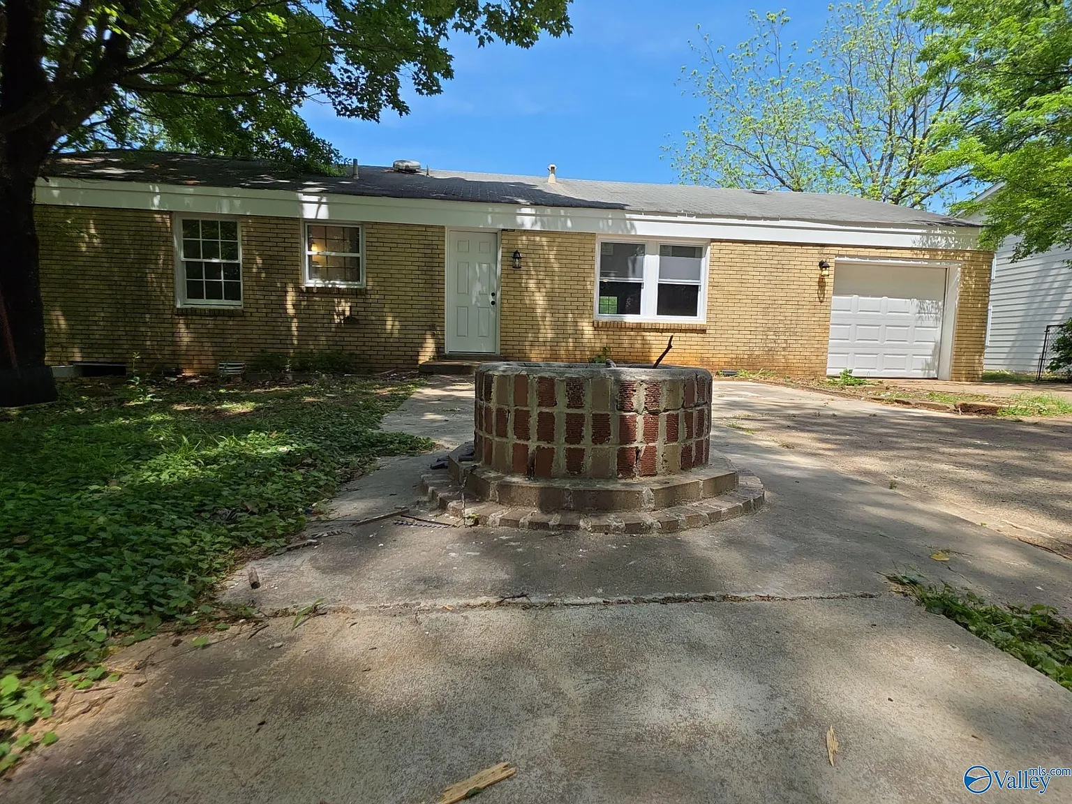 4 bed, 2.0 bath, 1334 sqft, $1,645 — Photo 2