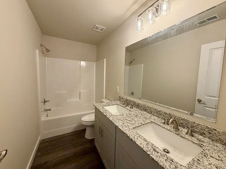 14 Lexington Ct — Photo 9