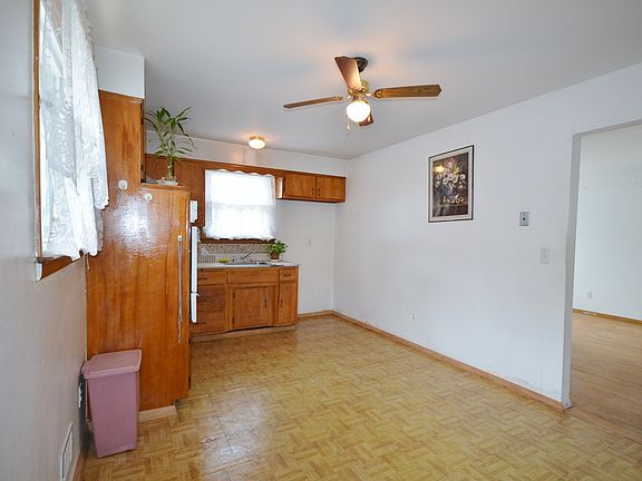 4th image of 151 Arlington Pl