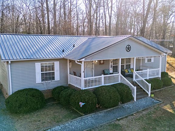 3rd image of 3824 Poplar Dr