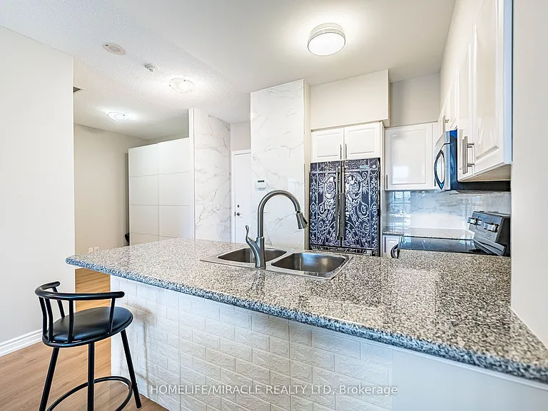 18 Harding Blvd #121 — Photo 12