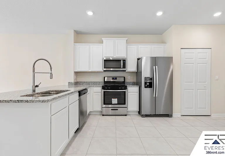 41 Temple Dr — Photo 12
