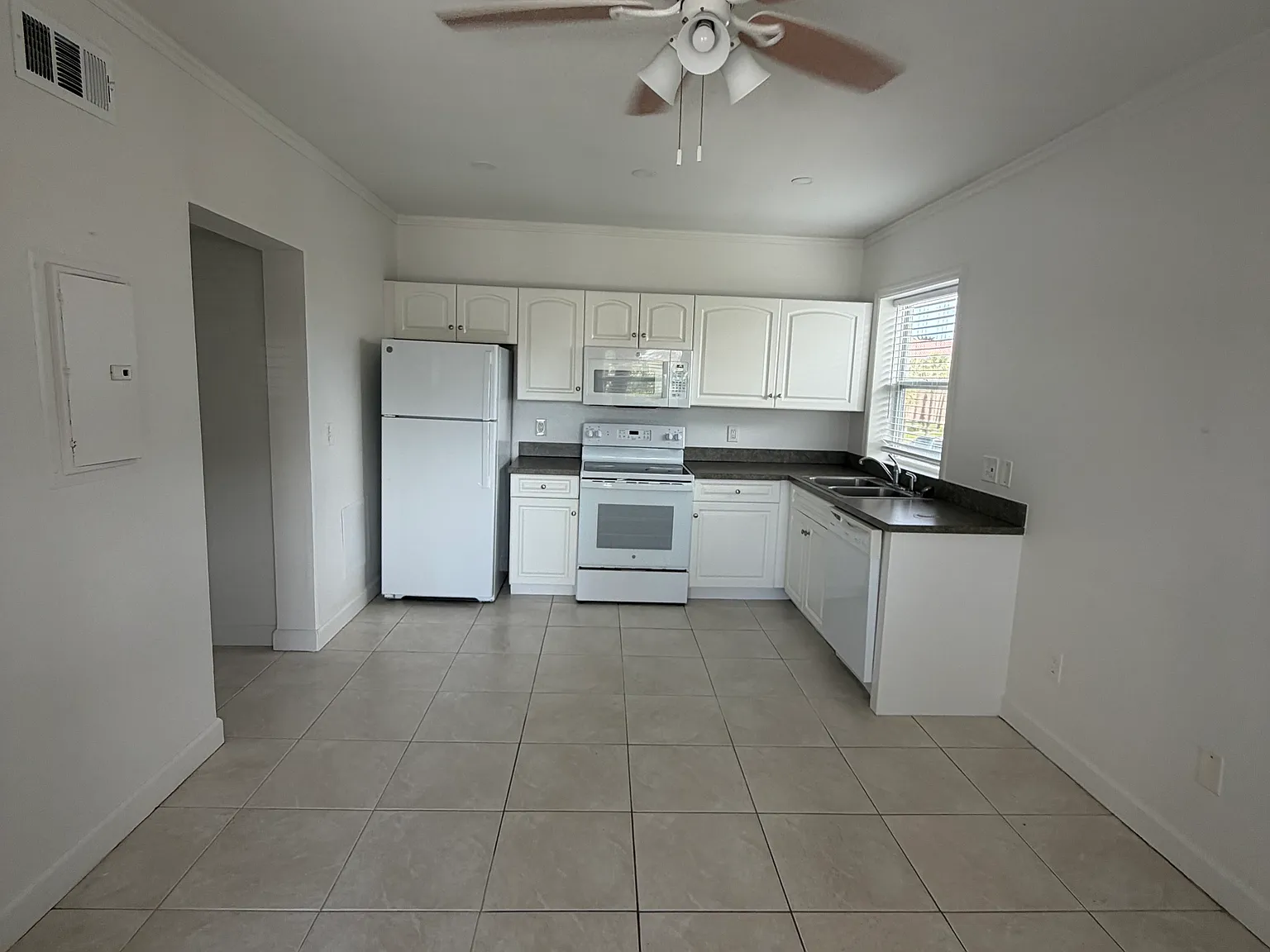 1 bed, 585 sqft, $1,695 — Photo 2