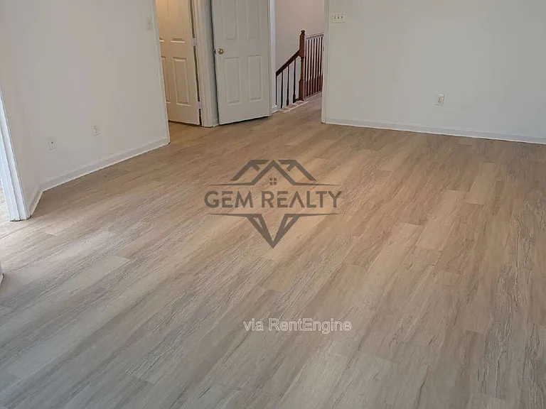 4710 Turnberry Dr — Photo 6