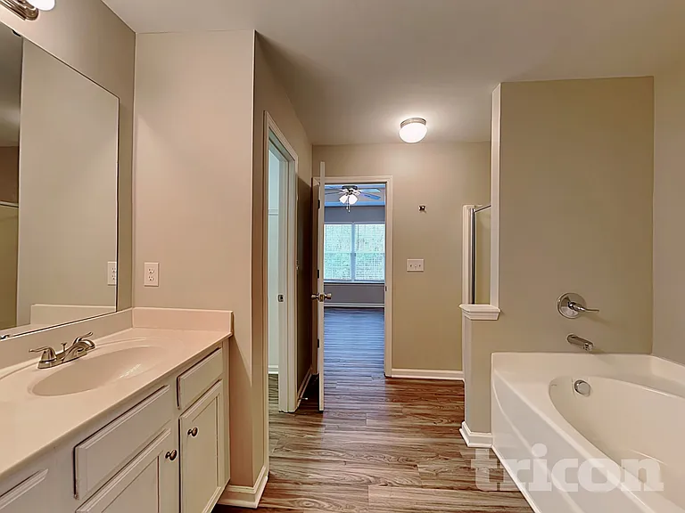 6235 Leslie Dr — Photo 8