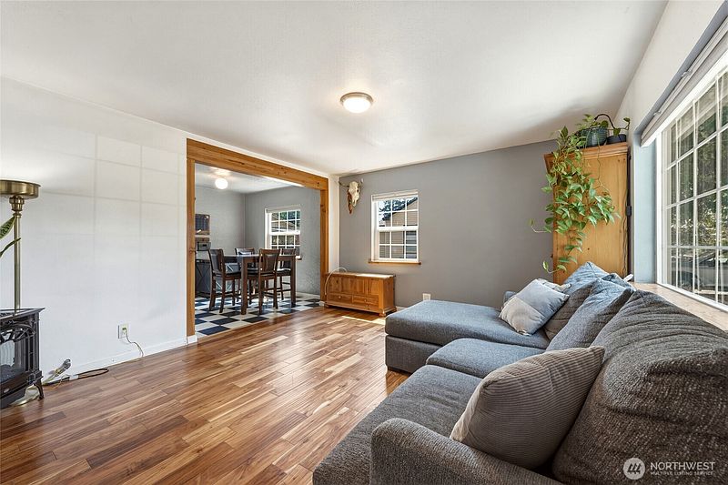 3rd image of 801 S 4th Avenue