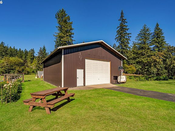 3rd image of 704 NE Hughes Rd