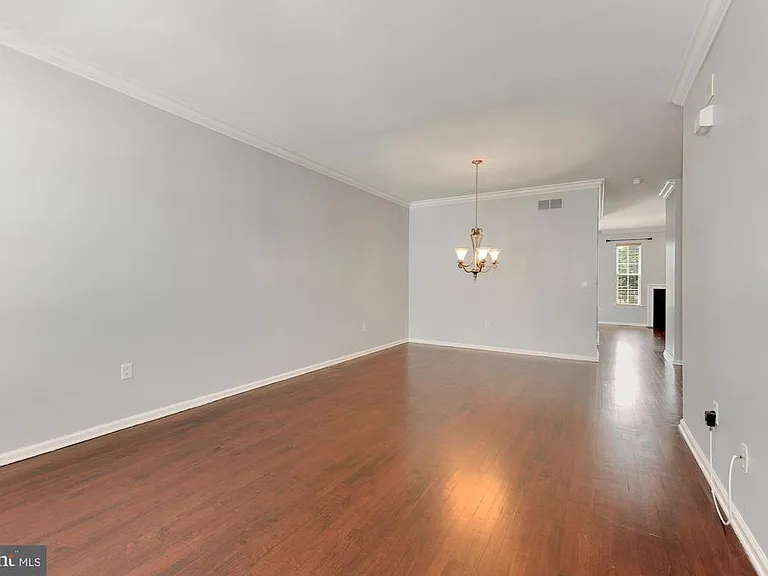 345 Huntington Dr — Photo 3