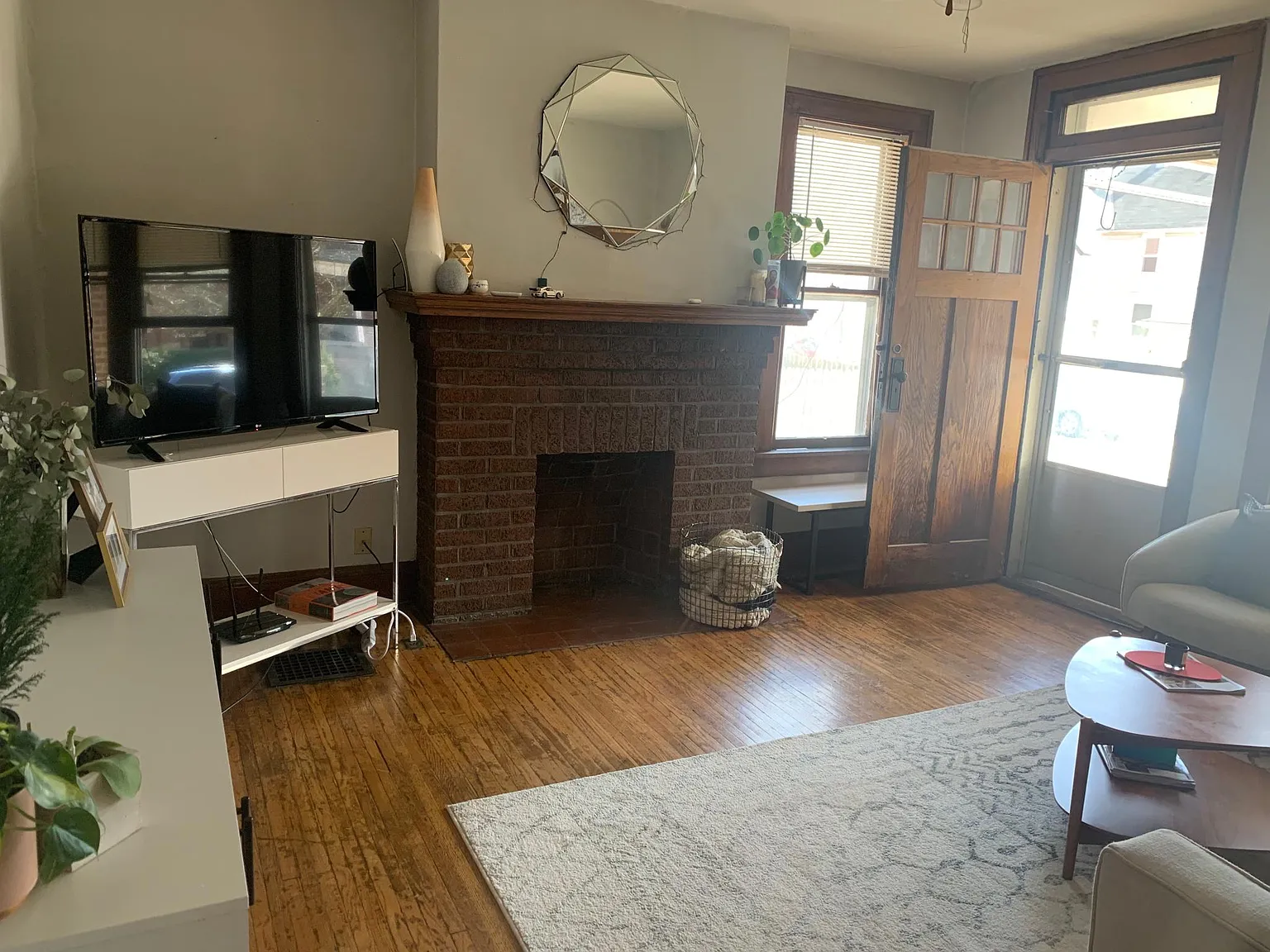 434 Vermont Pl — Photo 3