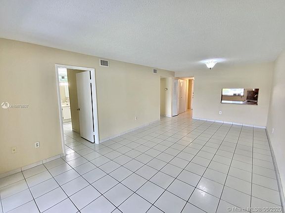 4th image of 500 W Park Dr APT 102