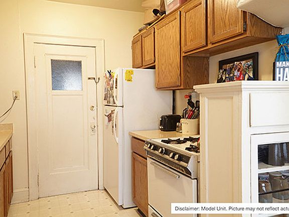 5th image of 2636 N Oakland Ave APT 36