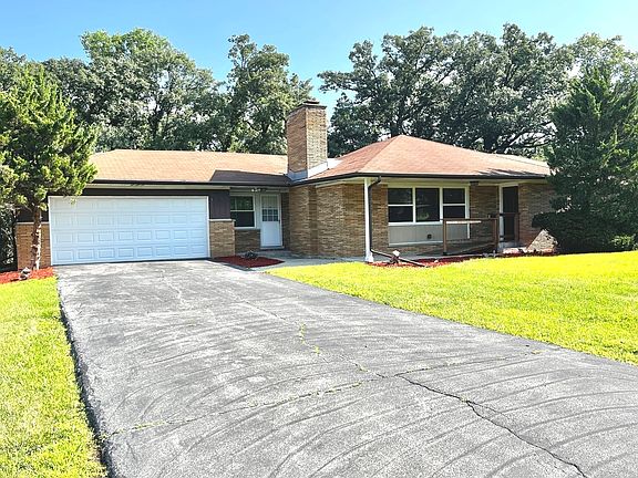 2nd image of 2543 Oakwood Dr