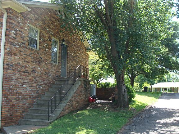 side door to kitchen