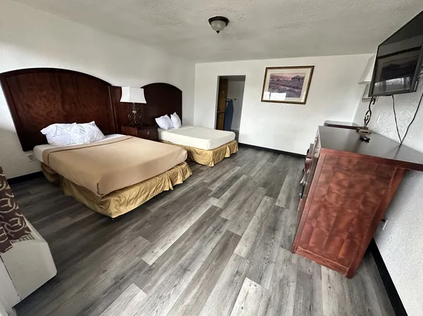 2530 Bloomfield Hwy, Farmington, NM 87401