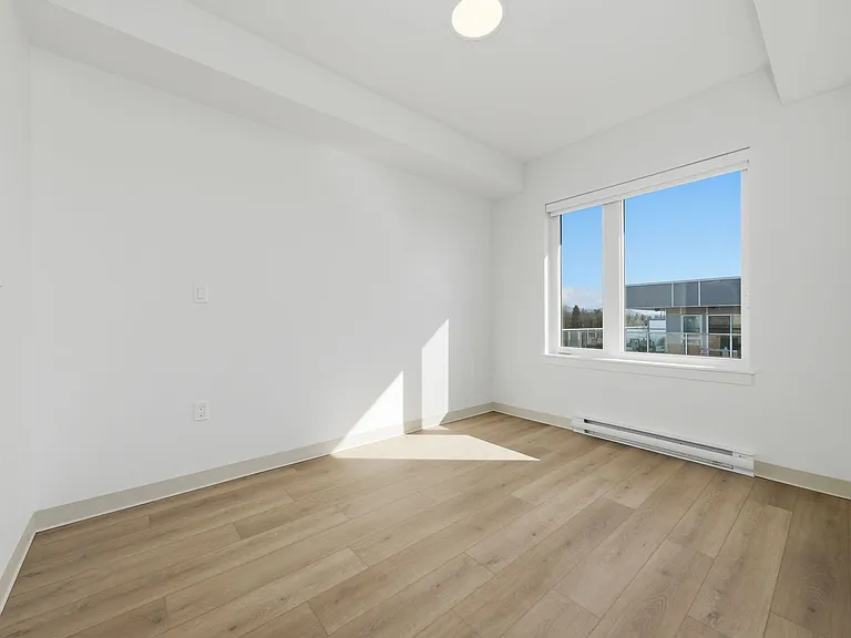 1529 Oxford St — Photo 69