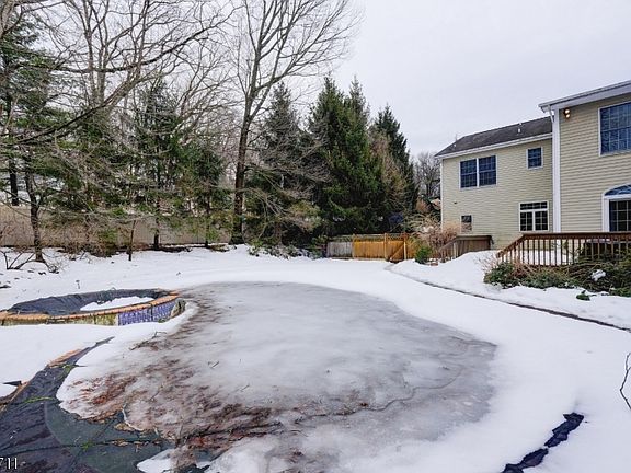 4th image of 18 Tree Top Ln