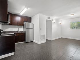 37 SW 14th St, Dania, FL