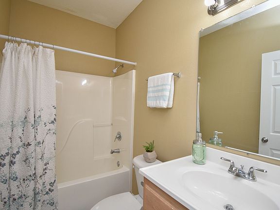 3rd image of 130 Sherwood Dr #C