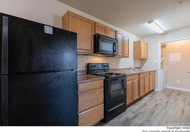 8111 Landing Ave — Photo 7