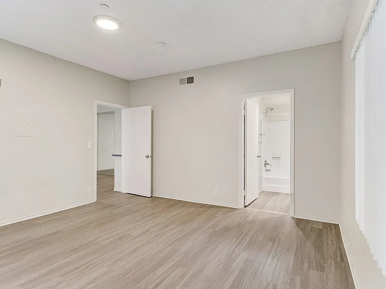 747 Gayley Ave — Photo 26