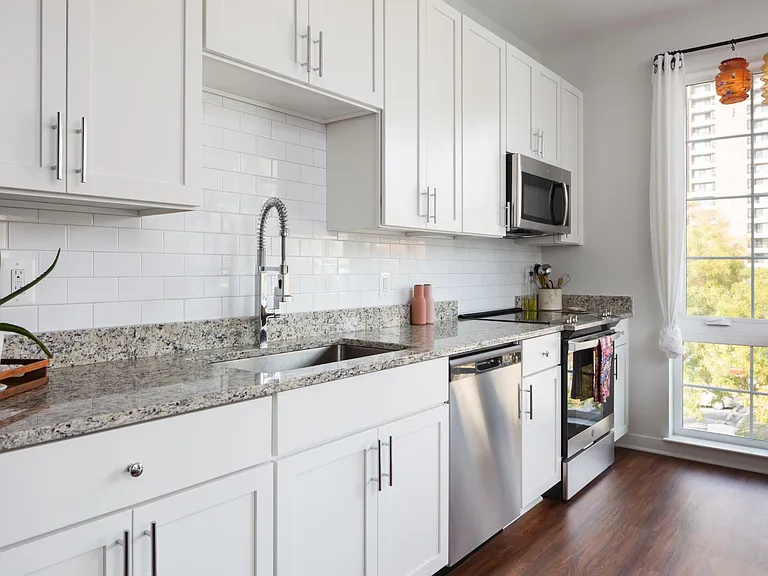 111 W 28th St #103 — Photo 4