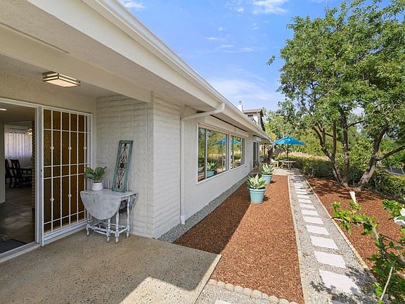 5th image of 1108 Park Hill Ln
