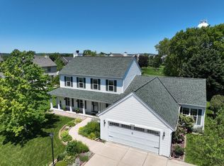 1008 Parkton Dr, Waukesha, WI 53189